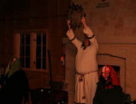 Ian offers the wreath of klutes